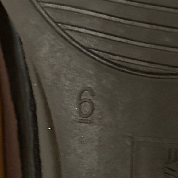 Black Patent Leather Mary Jane Shoes with double Velcro straps, size 6 - Picture 8 of 12